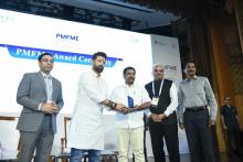 #PMFMEConclave2026 के दौरान केंद्रीय खाद्य प्रसंस्करण उद्योग मंत्री श्री चिराग पासवान जी ने तमिलनाडु को उत्कृष्ट प्रदर्शन के लिए सम्मानित किया। तमिलनाडु सरकार की ओर से माननीय सूक्ष्म, लघु एवं मध्यम उद्यम मंत्री श्री पी. मथन राजा जी ने यह सम्मान ग्रहण किया। यह सम्मान राज्य में सूक्ष्म खाद्य प्रसंस्करण उद्यमों को सशक्त बनाने, स्थानीय उद्यमिता को बढ़ावा देने और आत्मनिर्भर भारत के संकल्प को मजबूत करने के लिए तमिलनाडु सरकार एवं पूरी टीम के समर्पित प्रयासों की राष्ट्रीय पहचान है। 