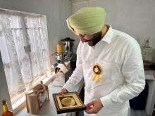 श्री रवनीत सिंह, राज्य मंत्री, #MOFPI ने मेघालय के री-भोई जिले के उमसावमदान ब्लॉक में स्थित मेसर्स मिवान फूड प्रोसेसिंग का दौरा किया। यह एक सूक्ष्म उद्यम है, जिसे #PMFME की लाभार्थी श्रीमती रीना नोंग्रुम द्वारा 2022 में ₹4.27 लाख की स्वीकृत ऋण राशि से स्थापित किया गया था। यह यूनिट अचार और फ्रूट वाइन सहित फल और सब्जी आधारित उत्पादों का उत्पादन करती है। श्रीमती रीना नोंग्रुम ने अपने उद्यम को शून्य से शुरू कर एक मिसाल कायम की है और “लखपति दीदी” की एक सच्ची उदाहरण बनकर उभरी हैं। #ProcessingForProsperity