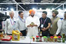 #WorldFoodIndia2024: Union Minister of State for #MOFPI, Shri Ravneet Singh Bittu visited international pavilions, engaging with global representatives and exploring diverse culinary innovations from around the world. Hon'ble Minister's visit highlighted the significance of international collaboration in the food Industry.