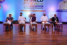 मेगा फूड इवेंट @worldfoodindia के तीसरे संस्करण के उद्घाटन सत्र में, केंद्रीय #MOFPI राज्य मंत्री श्री रवनीत सिंह बिट्टू ने कहा कि #WorldFoodIndia2024 के मंच के माध्यम से, हम भारतीय खाद्य प्रसंस्करण क्षेत्र के बुनियादी ढांचे और रसद अंतराल को पाटने की कोशिश कर रहे हैं। घरेलू खाद्य प्रसंस्करण उद्योगों को वैश्विक आपूर्ति श्रृंखला के साथ एकीकृत करना।