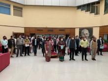 संविधान दिवस के अवसर पर सचिव श्रीमती पुष्पा सुब्रमण्यम जी व विशेष सचिव श्री मनोज जोशी जी समेत मंत्रालय के समस्त अधिकारियों और कर्मचारियों ने संविधान के प्रति निष्ठावान एवं व्यवहारिक जीवन में संविधान के निर्देशों को अंगीकार करने की प्रतिज्ञा ली।