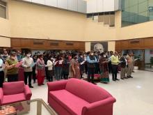 संविधान दिवस के अवसर पर सचिव श्रीमती पुष्पा सुब्रमण्यम जी व विशेष सचिव श्री मनोज जोशी जी समेत मंत्रालय के समस्त अधिकारियों और कर्मचारियों ने संविधान के प्रति निष्ठावान एवं व्यवहारिक जीवन में संविधान के निर्देशों को अंगीकार करने की प्रतिज्ञा ली।