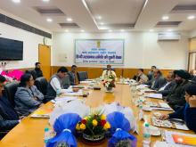 आज पंचशील भवन में स्थित खाद्य प्रसंस्करण उद्योग मंत्रालय में केंद्रीय मंत्री श्री पशुपति कुमार पारस की अध्यक्षता में हिन्दी सलाहकार समिति की दूसरी बैठक का आयोजन किया गया। बैठक में उपस्थित #MOFPI के संस्थानों के वरिष्ठ अधिकारियों व मंत्रालय के अधिकारियों को अधिकाधिक राजभाषा का प्रयोग करने पर दिशानिर्देश दिए। साथ ही राजभाषा के बढ़ते प्रयोग और लक्ष्य प्राप्ति के लिए मंत्रालय द्वारा की गई पहल की प्रशंसा की।