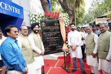 केंद्रीय खाद्य प्रसंस्करण उद्योग मंत्री श्री चिराग पासवान ने आज निफ्टेम, तंजावुर में फूड प्रोसेसिंग बिजनेस इंक्यूबेशन सेंटर का उद्घाटन किया, जिसका उद्देश्य स्टार्टअप्स, उद्यमियों व छोटे किसानों को अत्याधुनिक सुविधाओं के साथ सशक्त बनाना है। साथ ही यह सेंटर खाद्य प्रसंस्करण क्षेत्र में इनोवेशन, अनुसंधान एवं विकास (R&D) और मूल्य संवर्धन को बढ़ाने में महत्वपूर्ण भूमिका निभाएगा, जिससे छोटे किसानों को फूड वेल्यू चेन में एकीकृत करने में मदद मिलेगी।   #WorldFoodIndia2025  #ProcessingForProsperit