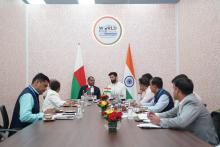 Union Minister of #MOFPI Shri Chirag Paswan had a G2G interaction with H.E. Mr Hajarison Francois Sergio  of Madagascar, on the sidelines of @worldfoodindia and discussed the potential areas of collaborations in the trade and food processing sector. 