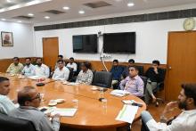 केंद्रीय खाद्य प्रसंस्करण उद्योग मंत्री श्री चिराग पासवान ने आज नई दिल्ली के पंचशील भवन में स्थित #MOFPI में आयोजित 'आईटी सेल पोर्टेबल' की समीक्षा बैठक की अध्यक्षता की और अधिकारियों को इससे संबंधित दिशानिर्देश दिए।