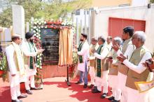 केंद्रीय खाद्य प्रसंस्करण उद्योग मंत्री श्री चिराग पासवान ने आज निफ्टेम, तंजावुर में फूड प्रोसेसिंग बिजनेस इंक्यूबेशन सेंटर का उद्घाटन किया, जिसका उद्देश्य स्टार्टअप्स, उद्यमियों व छोटे किसानों को अत्याधुनिक सुविधाओं के साथ सशक्त बनाना है। साथ ही यह सेंटर खाद्य प्रसंस्करण क्षेत्र में इनोवेशन, अनुसंधान एवं विकास (R&D) और मूल्य संवर्धन को बढ़ाने में महत्वपूर्ण भूमिका निभाएगा, जिससे छोटे किसानों को फूड वेल्यू चेन में एकीकृत करने में मदद मिलेगी।   #WorldFoodIndia2025  #ProcessingForProsperit