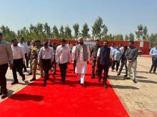 #MOFPI के केंद्रीय राज्यमंत्री श्री रवनीत सिंह बिट्टू ने आज गुजरात के हिम्मतनगर में ISKCON बालाजी फ़ूड प्राइवेट लिमिटेड का दौरा किया। हंग्रीटोस ब्रांड नाम से संचालित यह कंपनी मंत्रालय की #PLISFPI के लाभार्थियों द्वारा शुरू की गई है। मंत्री जी का यह दौरा स्थानीय व्यवसायों के लिए सरकार के समर्थन और भारत में खाद्य प्रसंस्करण की बढ़ती संभावनाओं पर प्रकाश डालता है।