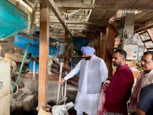 केंद्रीय राज्य मंत्री #MOFPI श्री रवनीत सिंह बिट्टू ने आज असम के तामुलपुर, द्वारकुची में लवली चावल मिल का दौरा किया। यह मिल #PMFMEScheme के तहत लाभार्थी श्री लब्बा कुमार शिल्ल के स्वामित्व में है। माननीय मंत्री की यात्रा ने सूक्ष्म खाद्य प्रसंस्करण उद्यमों को सशक्त बनाने और क्षेत्र में आर्थिक विकास को बढ़ावा देने में सरकारी पहलों के प्रभाव को उजागर किया।