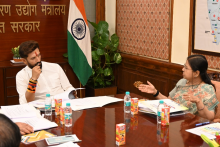 माननीय केंद्रीय मंत्री श्री चिराग पासवान ने आज खाद्य प्रसंस्करण उद्योग मंत्री के रूप में कार्यभार संभालने के बाद #MOFPI की सचिव श्रीमती अनीता प्रवीण एवं अन्य वरिष्ठ अधिकारियों के साथ बैठक की।