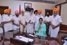 Smt. Harsimrat Kaur Badal takes over as Food Processing Industries Minister-27/05/2014 - Image 4