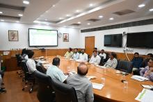 केंद्रीय खाद्य प्रसंस्करण उद्योग मंत्री श्री चिराग पासवान ने आज नई दिल्ली के पंचशील भवन में स्थित #MOFPI में आयोजित 'आईटी सेल पोर्टेबल' की समीक्षा बैठक की अध्यक्षता की और अधिकारियों को इससे संबंधित दिशानिर्देश दिए।