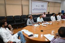 केंद्रीय मंत्री श्री चिराग पासवान ने आज नई दिल्ली के पंचशील भवन में आयोजित एक बैठक की अध्यक्षता की। बैठक में मंत्रालय की #PMFMEScheme की समीक्षा की गई और योजना की वर्तमान स्थिति व प्रगति पर चर्चा की गई।