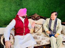 केंद्रीय खाद्य प्रसंस्करण उद्योग राज्य मंत्री श्री रवनीत सिंह बिट्टू ने आज अरुणाचल प्रदेश के 'जीरो' में मंत्रालय की योजना के लाभार्थियों के साथ एक बातचीत की। बैठक के दौरान माननीय मंत्री ने खाद्य प्रसंस्करण क्षेत्र को बढ़ावा देने के उद्देश्य से सरकार की विभिन्न पहलों पर चर्चा की। साथ ही स्थानीय खाद्य उद्यमियों के समक्ष आने वाली समस्याओं और सुझावों को सुना और #आत्मनिर्भर_भारत के निर्माण में उनके प्रयासों की सराहना की।