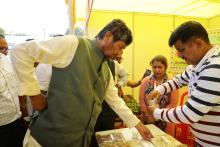 माननीय केंद्रीय खाद्य प्रसंस्करण उद्योग मंत्री श्री पशुपति कुमार पारस बाजरा आधारित खाद्य प्रसंस्करण उद्यमियों के साथ बातचीत करते हुए