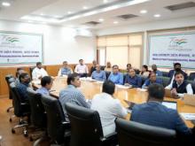 आज पंचशील भवन, नई दिल्ली में केंद्रीय मंत्री श्री पशुपति कुमार पारस की अध्यक्षता तथा केंद्रीय राज्य मंत्री श्री प्रहलाद सिंह पटेल की उपस्थिति में 10 मार्च 2023 को आयोजित होने वाले #WorldFoodIndia2023 के कर्टेन रेज़र कार्यक्रम से संबंधित समीक्षा बैठक की एवं तैयारी का ज़ायजा लिया। बैठक में उपस्थित #MOFPI के वरिष्ठ अधिकारियों तथा @ficci_india, @investindia व @EY_India के अधिकारियों ने भी अपने-अपने विचार रखे।    #IYM2023