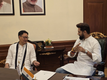 केन्द्रीय संसदीय कार्य व अल्पसंख्यक कार्य मंत्री श्री Kiren Rijiju ने आज नई दिल्ली के पंचशील भवन में स्थित #MOFPI का दौरा किया और खाद्य प्रसंस्करण उद्योग मंत्रालय के अपने कार्यकाल के दौरान सहयोग देने वाले सभी अधिकारियों एवं कार्मिकों का आभार व्यक्त किया। साथ ही उन्होंने केंद्रीय खाद्य प्रसंस्करण उद्योग मंत्री श्री Chirag Paswan के मंत्री पद संभालने की शुभकामनाएं दी और उनका सहृदय स्वागत किया।