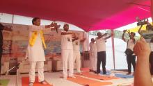 Union Minister of #MOFPI Shri Pashupati Kumar Paras performed #Yoga as a part of #InternationalDayofYoga2023 celebrations in Hajipur, Bihar.   #HarAnganYoga #YogaforVasudhaivaKutumbakam