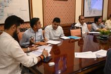 केंद्रीय मंत्री श्री चिराग पासवान ने आज नई दिल्ली के पंचशील भवन में #MOFPI के वरिष्ठ अधिकारियों के साथ आयोजित बैठक की अध्यक्षता की। बैठक में मंत्रालय की #PMKSY, #PMFME तथा #PLIScheme योजनाओं और मंत्रालय में चल रही 100 दिवसीय कार्य योजना की समीक्षा की गई।