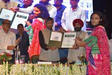 Union Minister of #MOFPI Shri Pashupati Kumar Paras congratulated the winners of several competitions held at the three-day International Conference on "Millets for Achieving Nutritional and Economic Security" and encouraged the participants and wished them a bright future.   #ShreeAnna