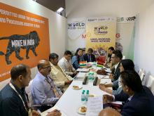 केंद्रीय मंत्री श्री @PashupatiParas ने आज मेगा फूड इवेंट #WorldFoodIndia2023 के दौरान HE श्री T Hurdoyal, एग्रो इंडस्ट्री एंड फूड सिक्योरिटी मंत्री, मॉरीशस के साथ बैठक की और खाद्य प्रसंस्करण क्षेत्र व व्यापार में सहयोग संबंधित चर्चा की।    #WFI2023 #FoodProcessing