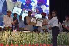 केंद्रीय मंत्री श्री पशुपति कुमार पारस ने 'पोषण एवं आर्थिक सुरक्षा के लिए श्री अन्न' पर तीन दिवसीय अंतर्राष्ट्रीय सम्मेलन के दौरान आयोजित विभिन्न प्रतियोगिताओं के प्रतिभागियों को प्रोत्साहित किया व विजेताओं को पुरस्कृत कर उज्ज्वल भविष्य की शुभकामनाएं दी।